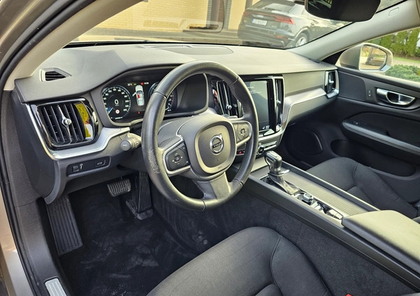 Volvo V60 cena 82900 przebieg: 249600, rok produkcji 2019 z Chojnice małe 529